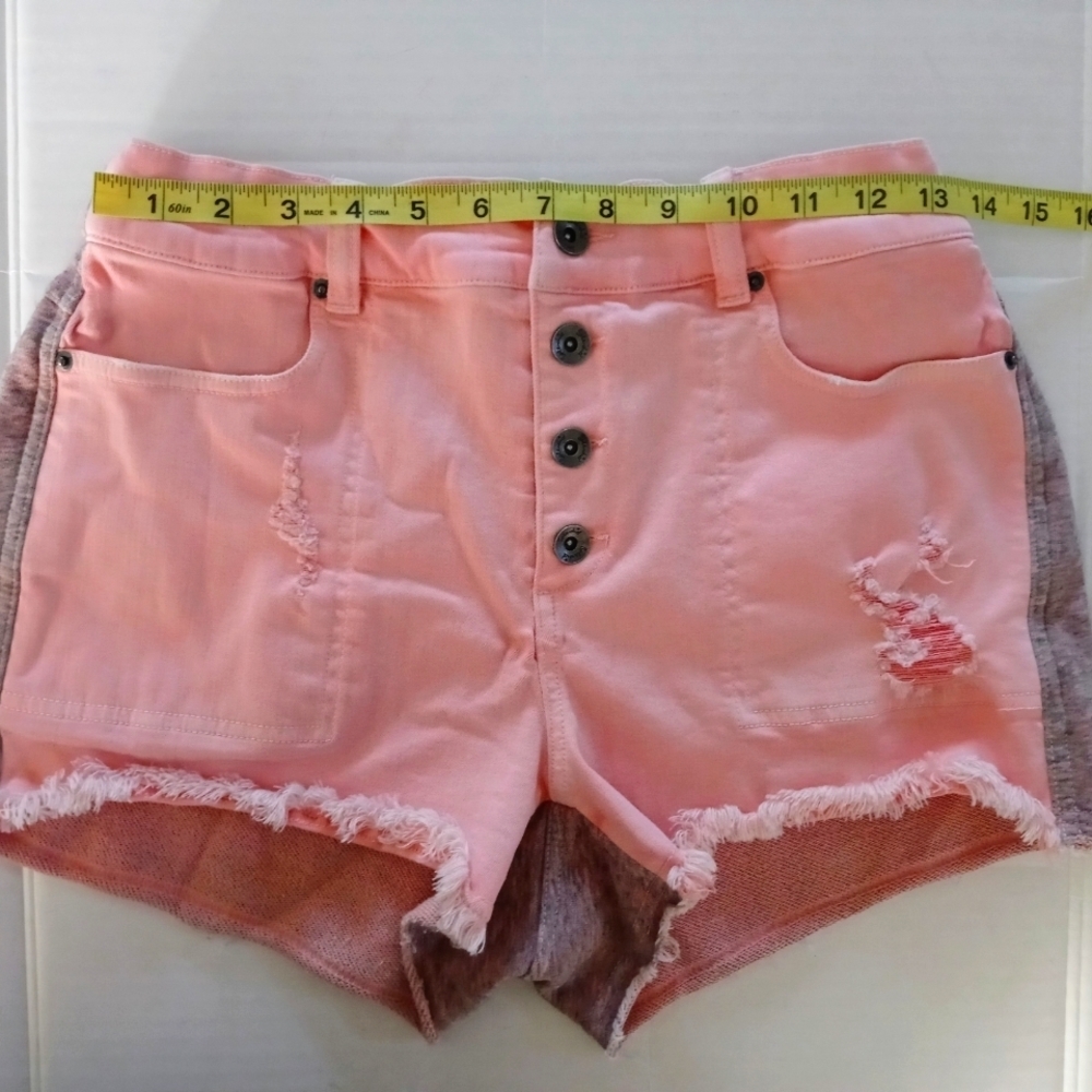 Splendid Women's Raw Hem Shorts. Size S. - Picture 6 of 8